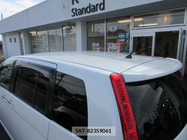 Toyota ISIS 2010-03 6612387-25