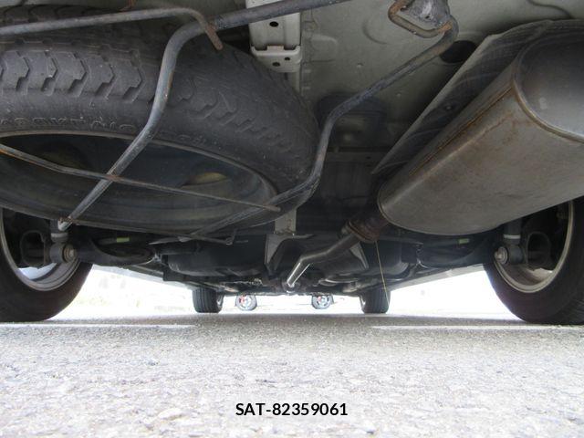 Toyota ISIS 2010-03 6612387-29