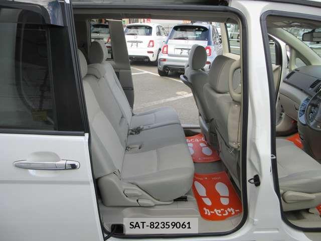Toyota ISIS 2010-03 6612387-7