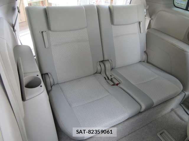 Toyota ISIS 2010-03 6612387-8