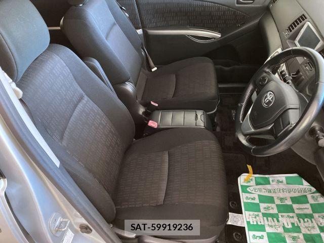 Toyota ISIS 2013-07 6641728-11