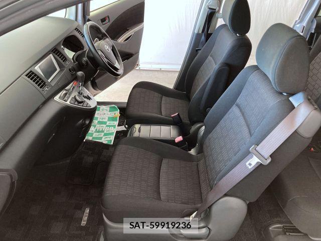 Toyota ISIS 2013-07 6641728-14