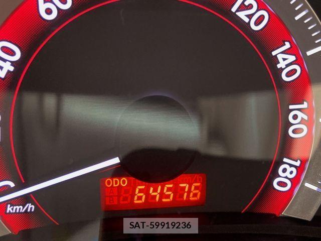Toyota ISIS 2013-07 6641728-26