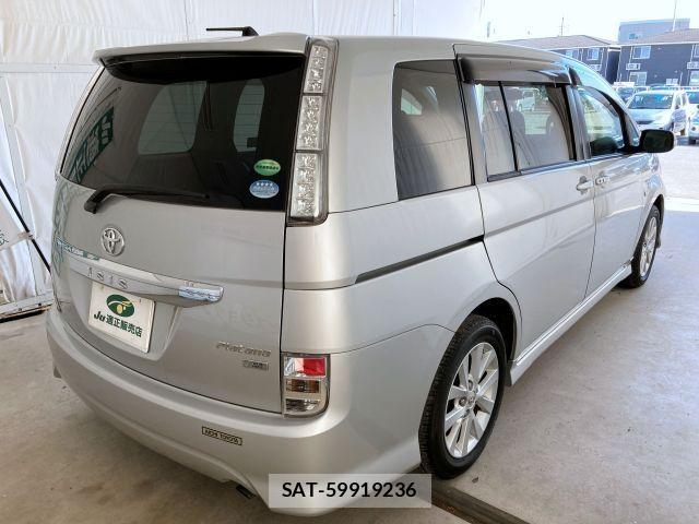 Toyota ISIS 2013-07 6641728-4