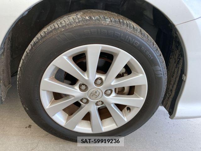 Toyota ISIS 2013-07 6641728-8