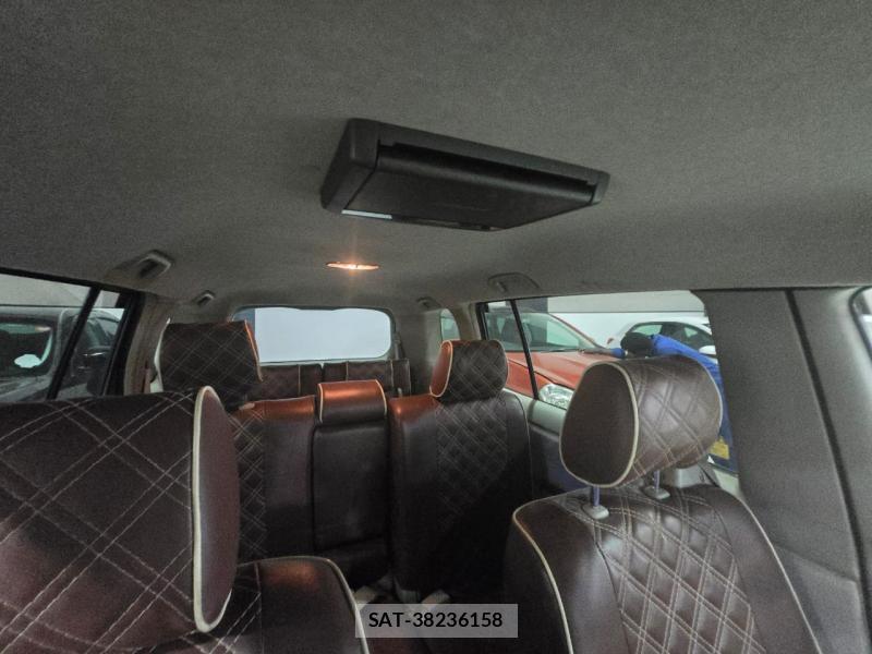 Toyota ISIS 2010 1347615-10