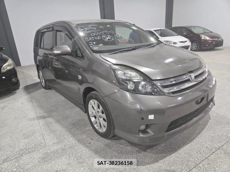 Toyota ISIS 2010 1347615-1