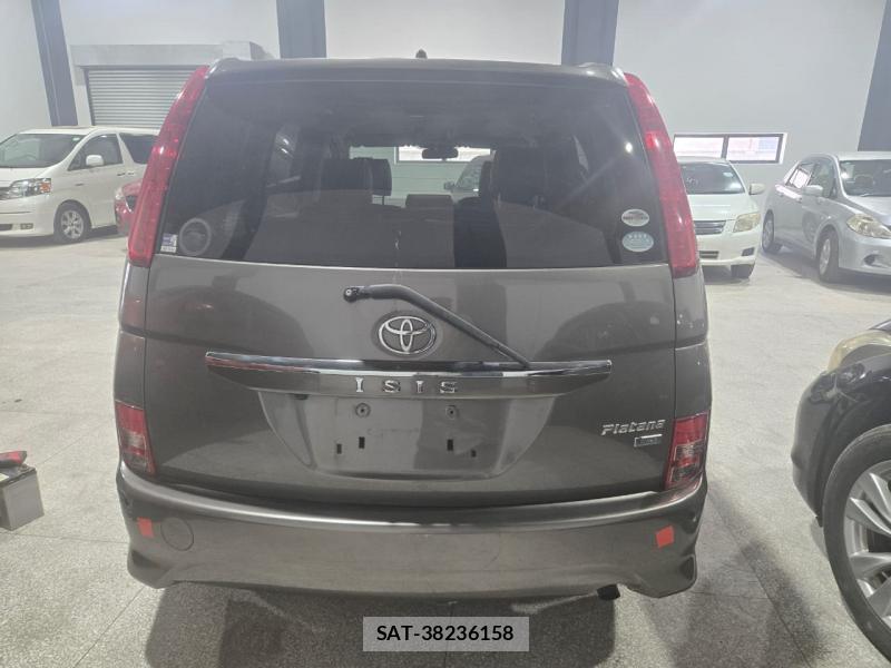 Toyota ISIS 2010 1347615-3