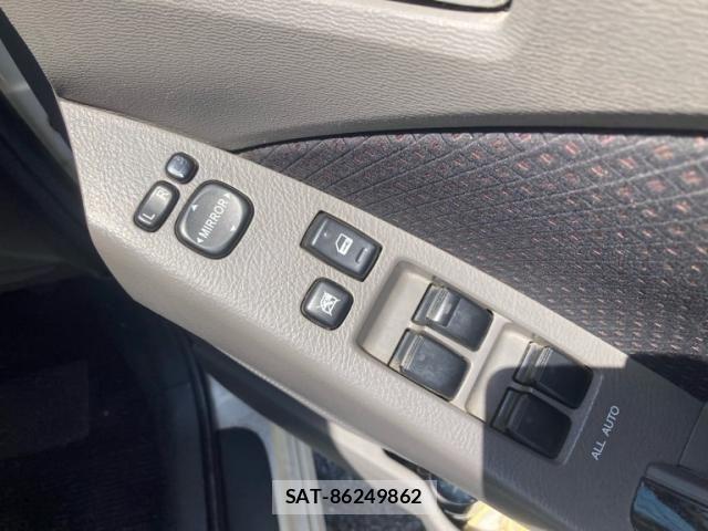 Toyota ISIS 2005-06 6906768-10