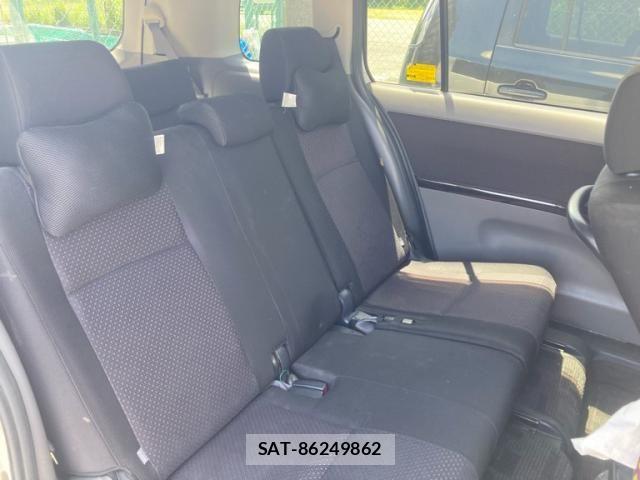 Toyota ISIS 2005-06 6906768-12