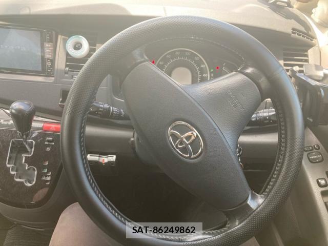 Toyota ISIS 2005-06 6906768-15