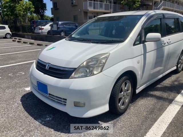 Toyota ISIS 2005-06 6906768-0