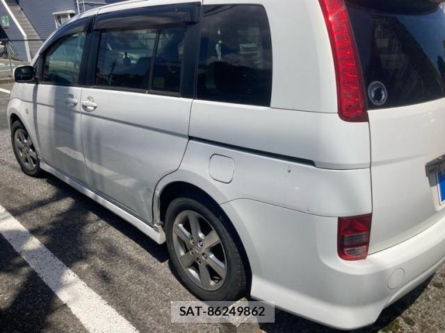 Toyota ISIS 2005-06 6906768-3