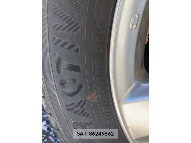 Toyota ISIS 2005-06 6906768-6
