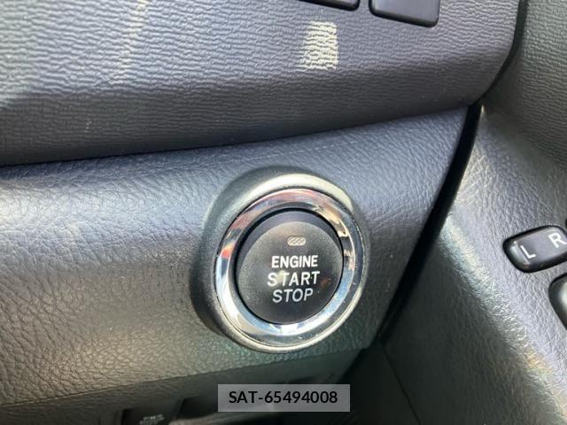 Toyota ISIS 2011-11 6994430-11