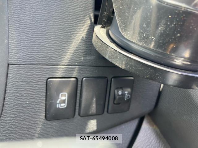Toyota ISIS 2011-11 6994430-12