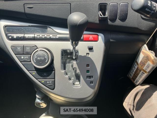 Toyota ISIS 2011-11 6994430-8