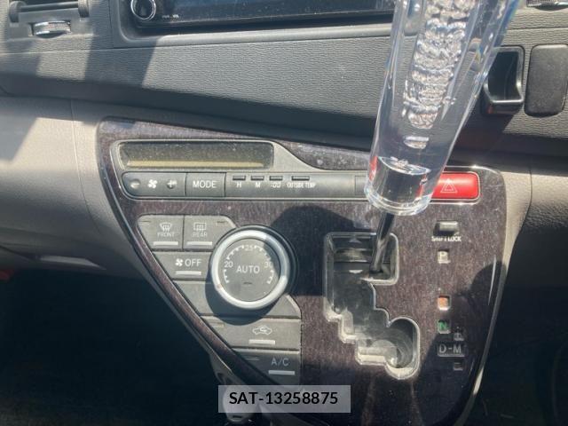 Toyota ISIS 2005-06 7058952-11