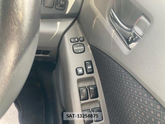 Toyota ISIS 2005-06 7058952-12