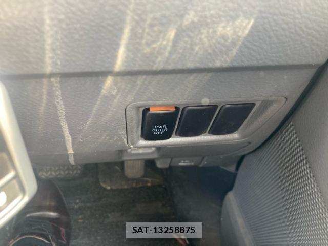 Toyota ISIS 2005-06 7058952-14