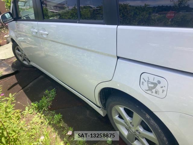 Toyota ISIS 2005-06 7058952-16