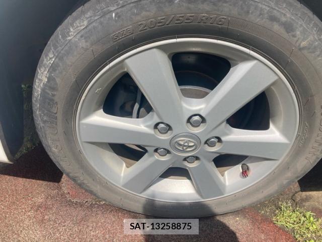 Toyota ISIS 2005-06 7058952-3
