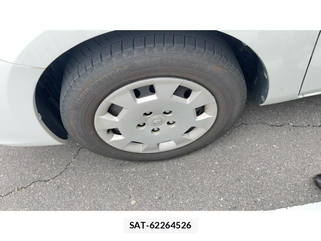 Toyota ISIS 2010-04 7058948-10
