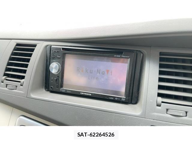 Toyota ISIS 2010-04 7058948-11