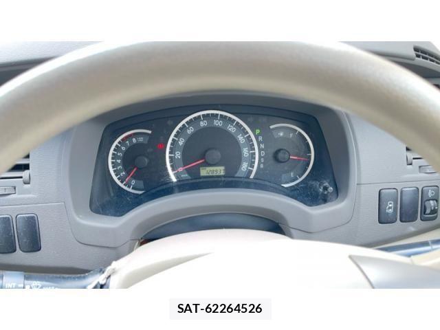 Toyota ISIS 2010-04 7058948-15
