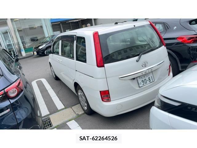 Toyota ISIS 2010-04 7058948-2