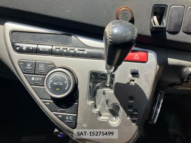 Toyota ISIS 2007-06 7219960-15