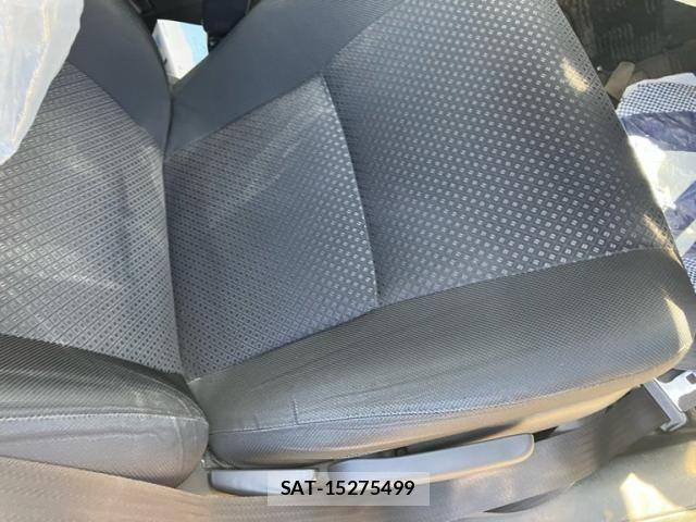 Toyota ISIS 2007-06 7219960-21