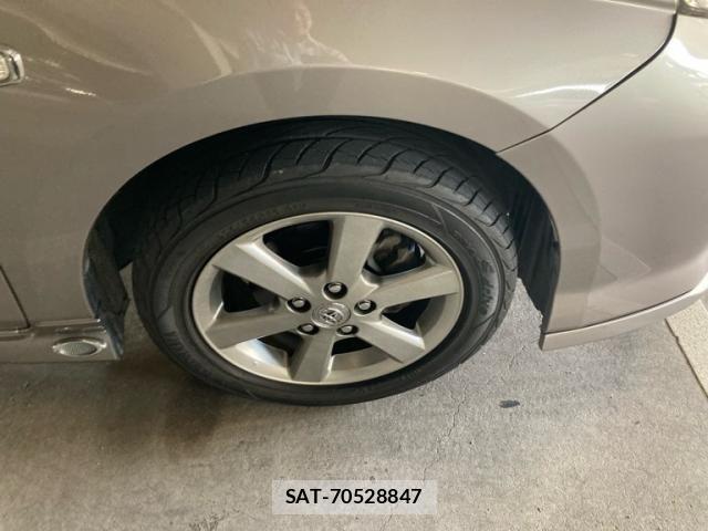 Toyota ISIS 2006-03 7219955-9
