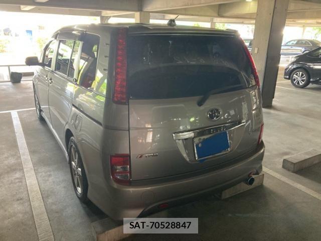 Toyota ISIS 2006-03 7219955-2