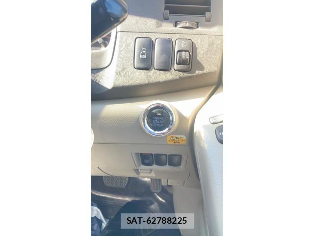 Toyota ISIS 2010-10 7219962-15