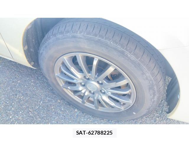 Toyota ISIS 2010-10 7219962-1
