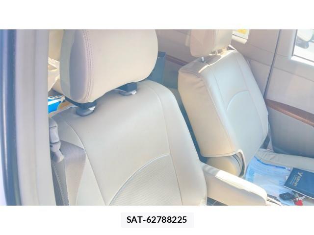 Toyota ISIS 2010-10 7219962-19
