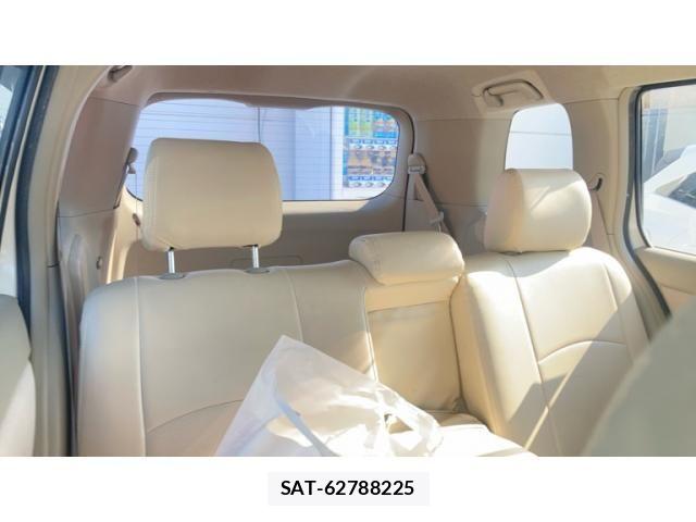 Toyota ISIS 2010-10 7219962-20