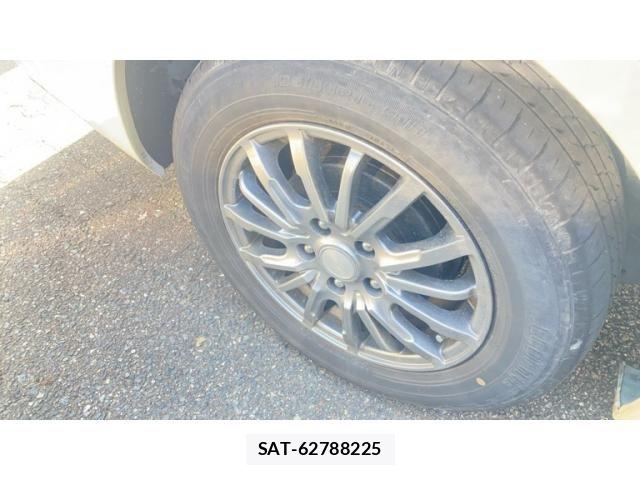 Toyota ISIS 2010-10 7219962-2