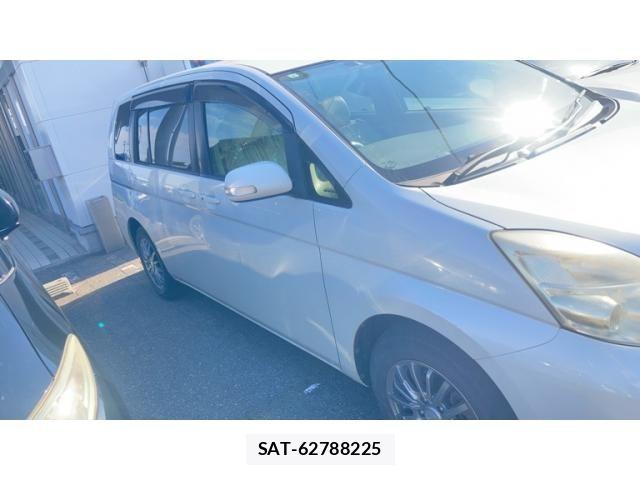 Toyota ISIS 2010-10 7219962-3