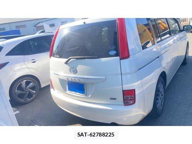 Toyota ISIS 2010-10 7219962-4