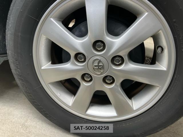 Toyota ISIS 2013-12 7219963-9