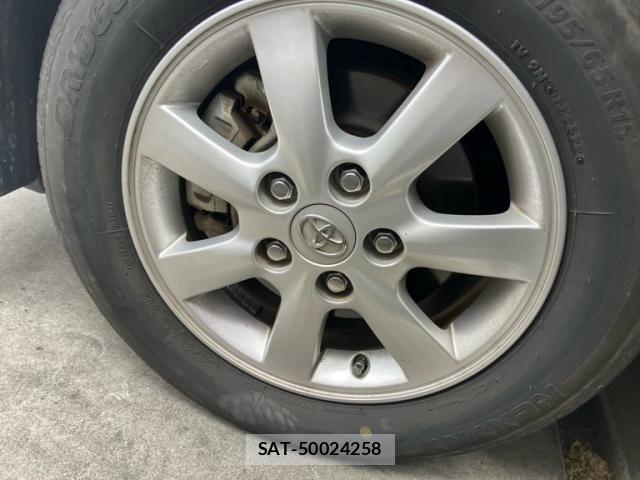 Toyota ISIS 2013-12 7219963-10