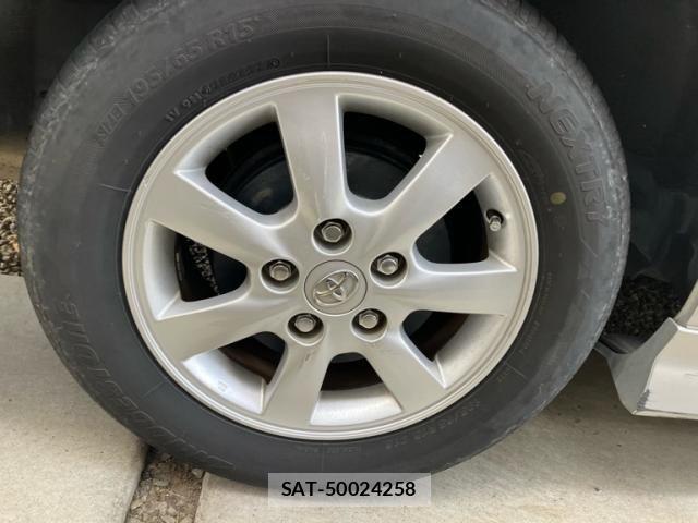 Toyota ISIS 2013-12 7219963-12