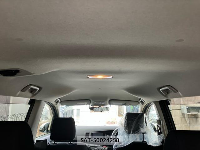 Toyota ISIS 2013-12 7219963-15