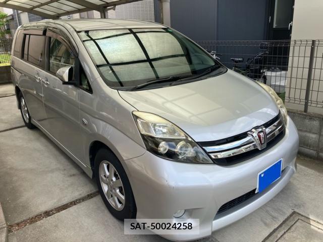 Toyota ISIS 2013-12 7219963-1