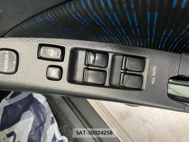 Toyota ISIS 2013-12 7219963-19