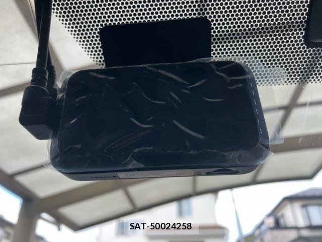 Toyota ISIS 2013-12 7219963-23