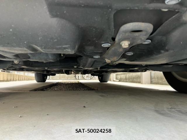 Toyota ISIS 2013-12 7219963-3