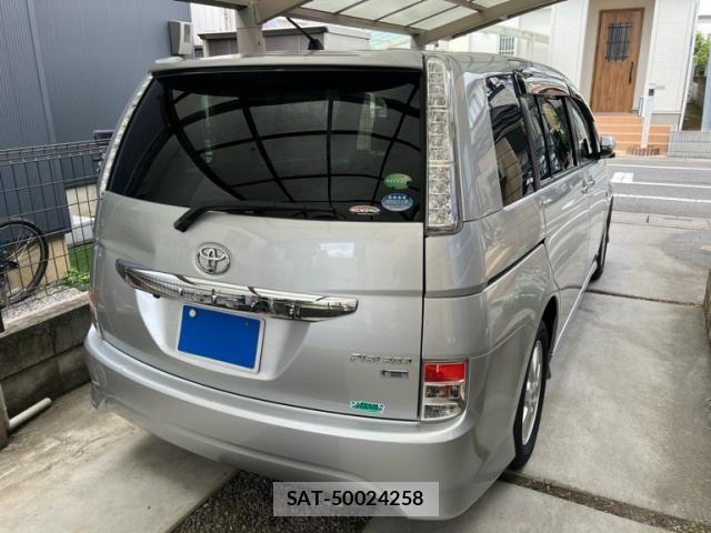 Toyota ISIS 2013-12 7219963-4